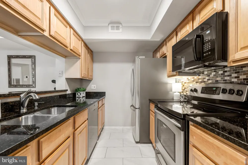 3311 WYNDHAM CIRCLE #2202 Alexandria, VA 22302