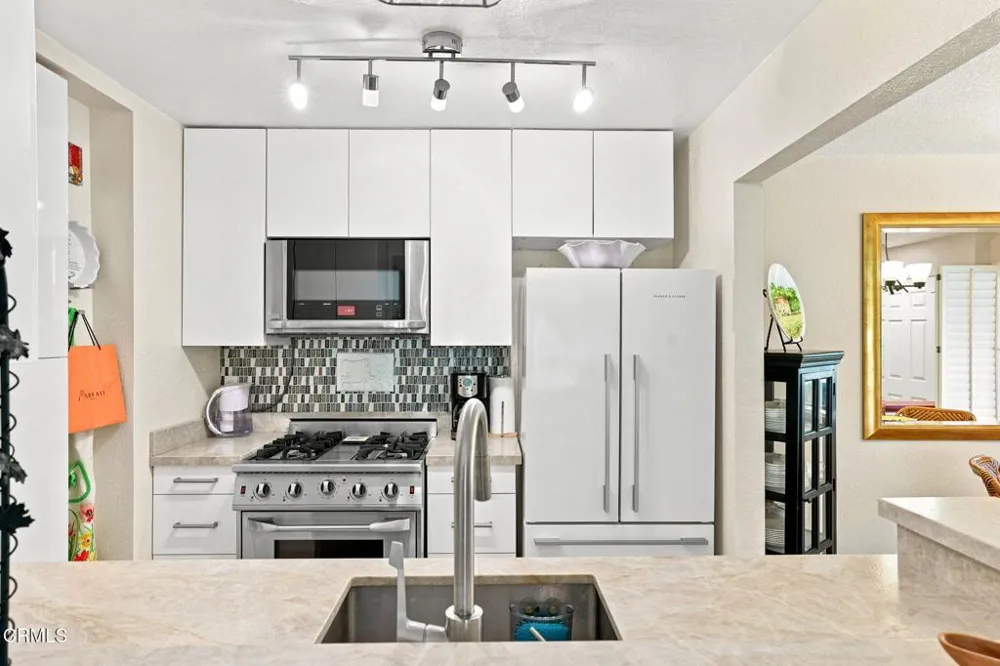2253 Martinique Lane Oxnard, CA 93035