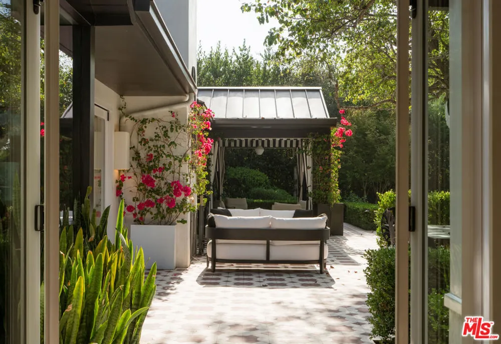 1381 E Valley Road Santa Barbara, CA 93108