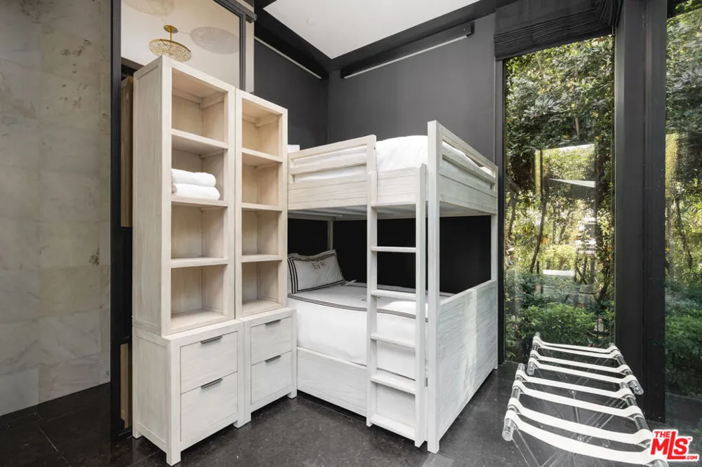 1381 E Valley Road Santa Barbara, CA 93108