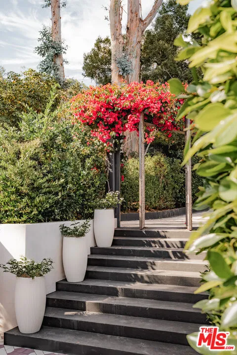 1381 E Valley Road Santa Barbara, CA 93108