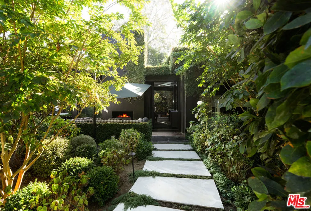 1381 E Valley Road Santa Barbara, CA 93108