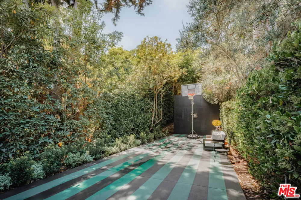1381 E Valley Road Santa Barbara, CA 93108