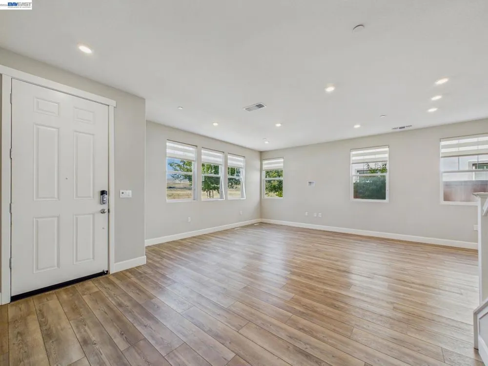 233 E Central Pkwy Mountain House, CA 95391
