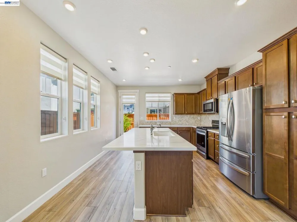 233 E Central Pkwy Mountain House, CA 95391