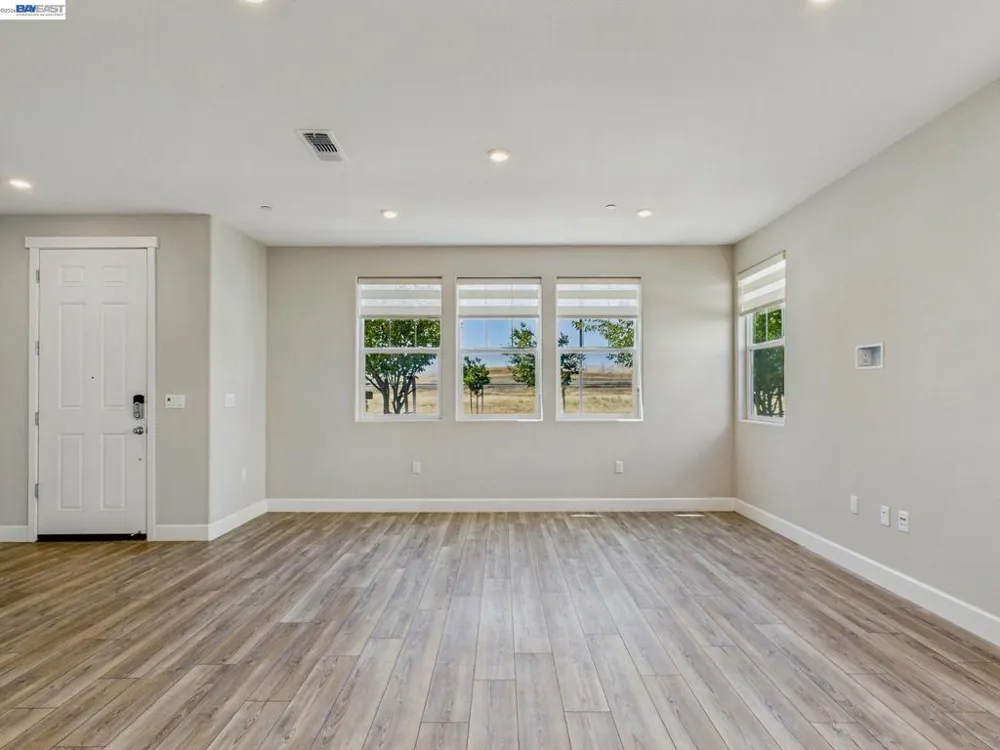 233 E Central Pkwy Mountain House, CA 95391