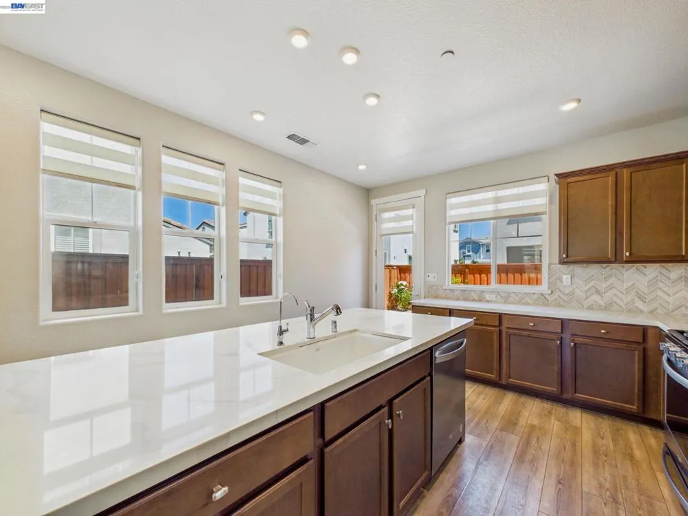 233 E Central Pkwy Mountain House, CA 95391