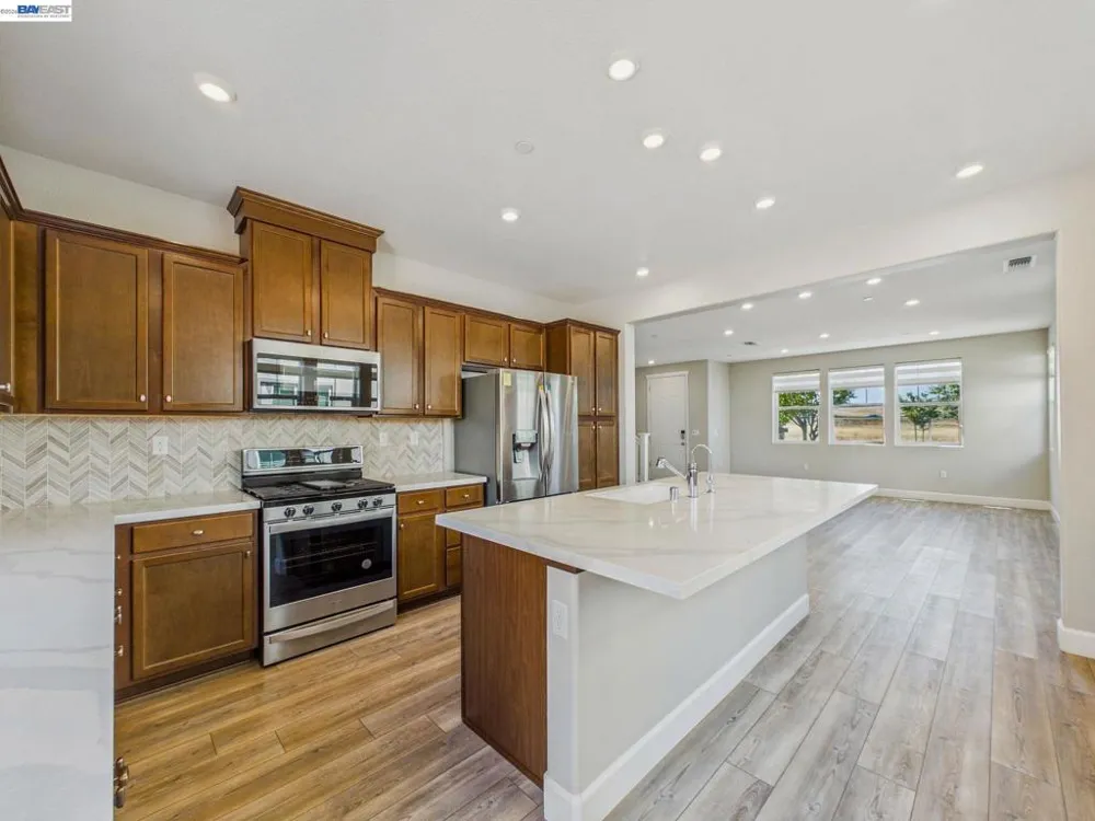 233 E Central Pkwy Mountain House, CA 95391