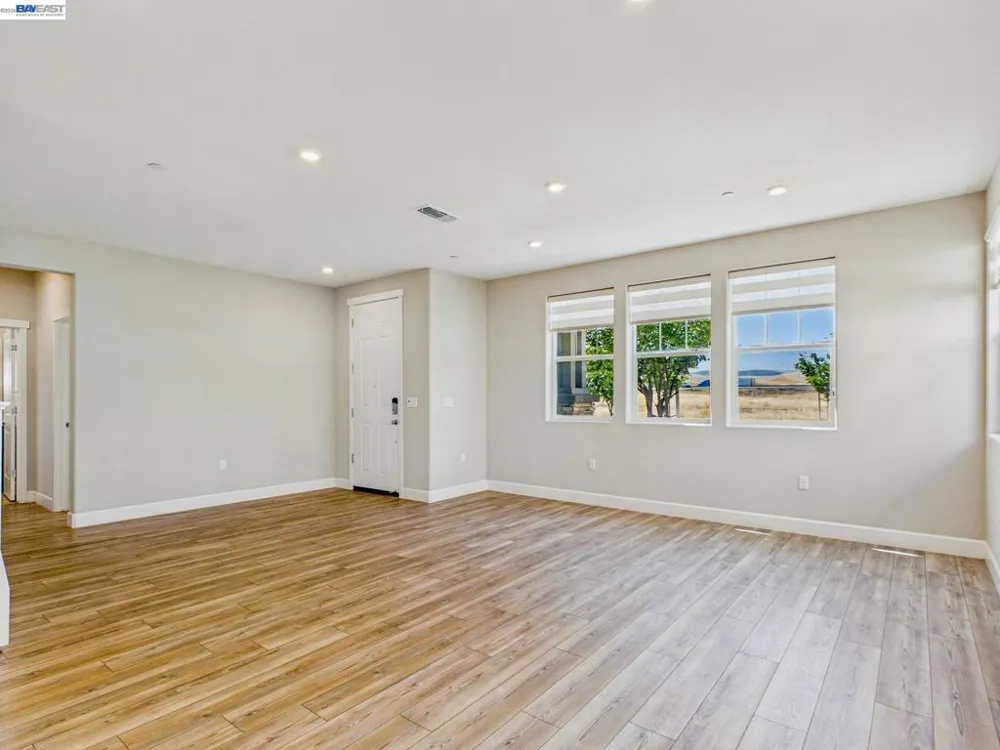 233 E Central Pkwy Mountain House, CA 95391
