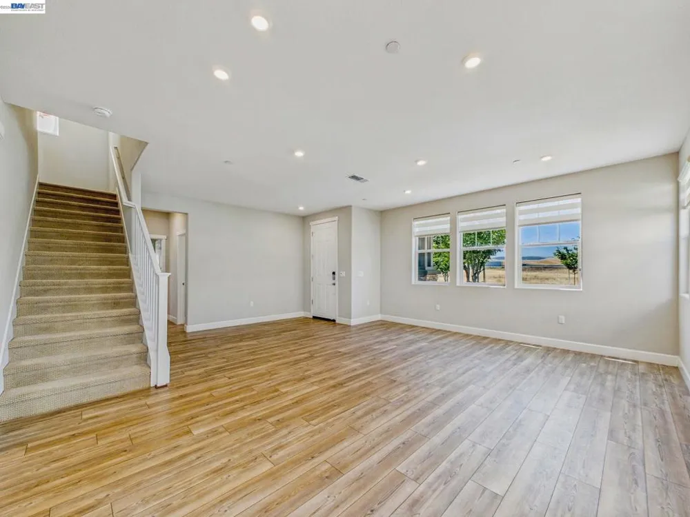 233 E Central Pkwy Mountain House, CA 95391