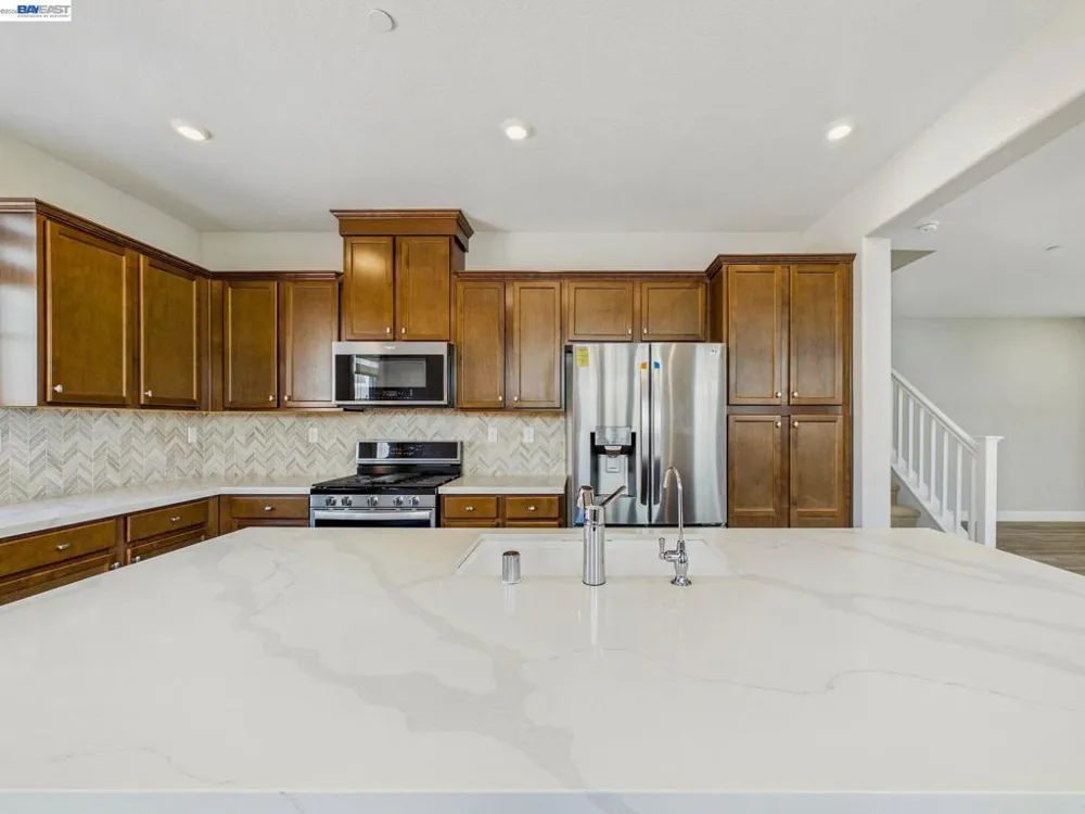 233 E Central Pkwy Mountain House, CA 95391
