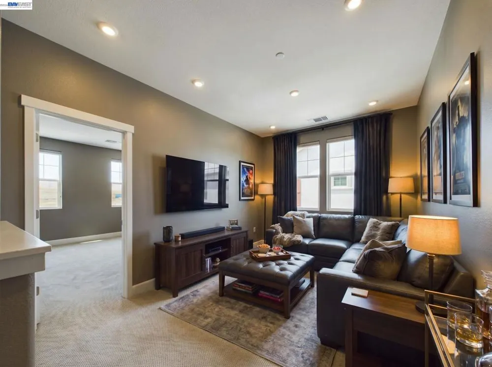 233 E Central Pkwy Mountain House, CA 95391