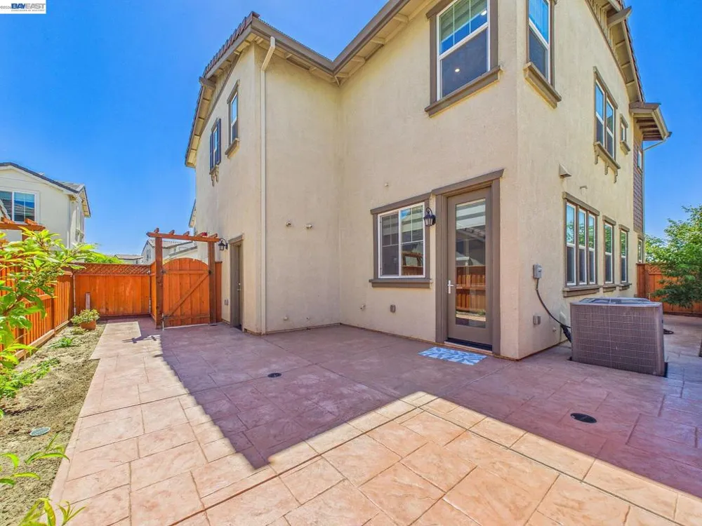 233 E Central Pkwy Mountain House, CA 95391