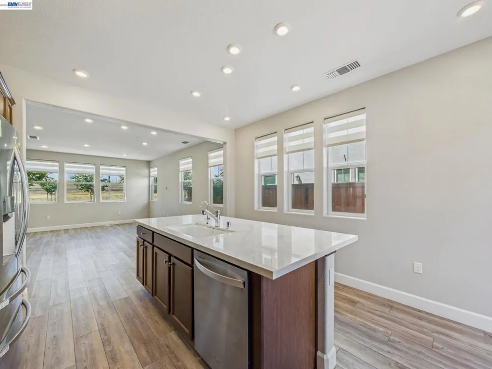 233 E Central Pkwy Mountain House, CA 95391