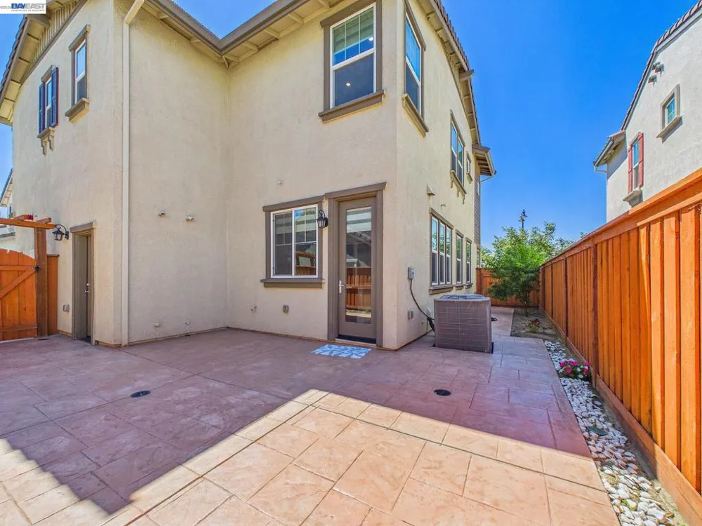 233 E Central Pkwy Mountain House, CA 95391