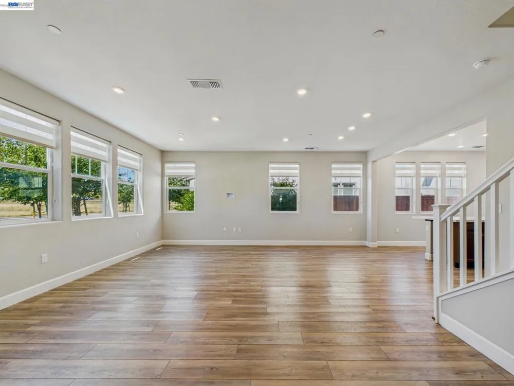233 E Central Pkwy Mountain House, CA 95391