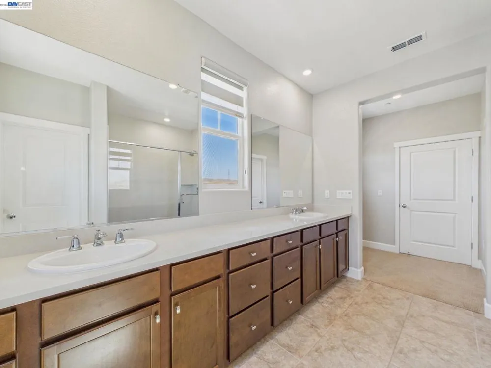 233 E Central Pkwy Mountain House, CA 95391