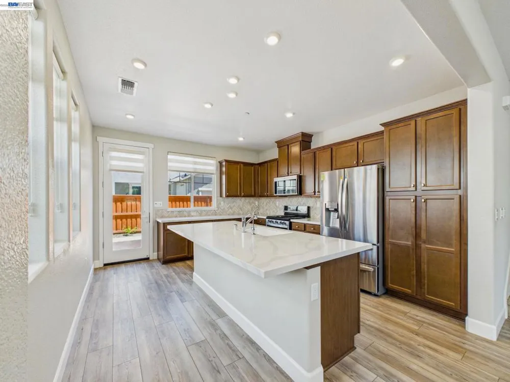 233 E Central Pkwy Mountain House, CA 95391