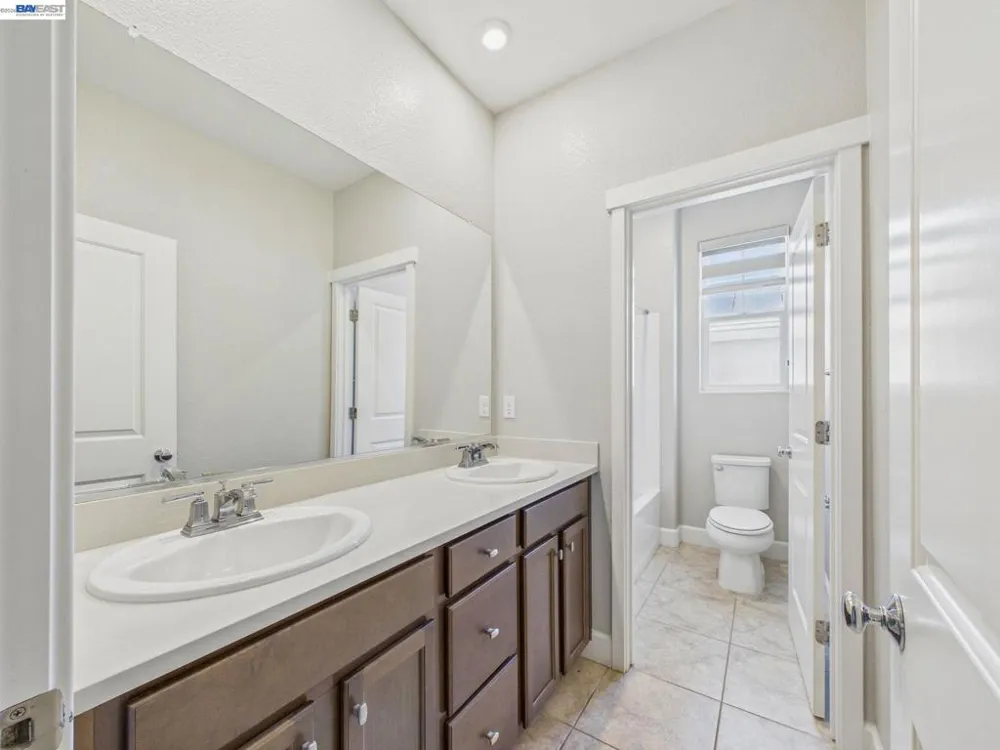 233 E Central Pkwy Mountain House, CA 95391