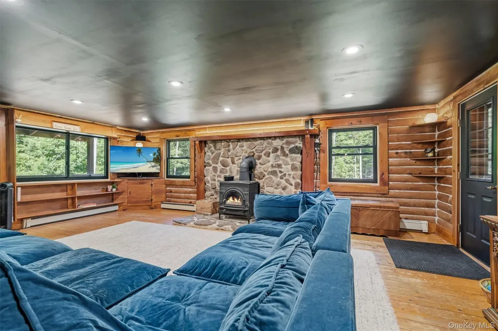 126 Lincolndale Washingtonville, NY 10992