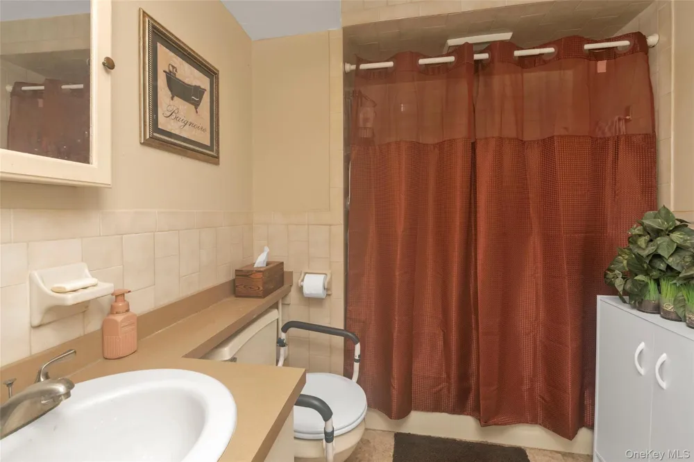 5536 69th Place #R3 Maspeth, NY 11378
