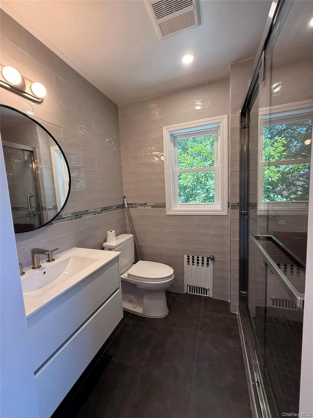 4112 Glenwood Street Little Neck, NY 11363