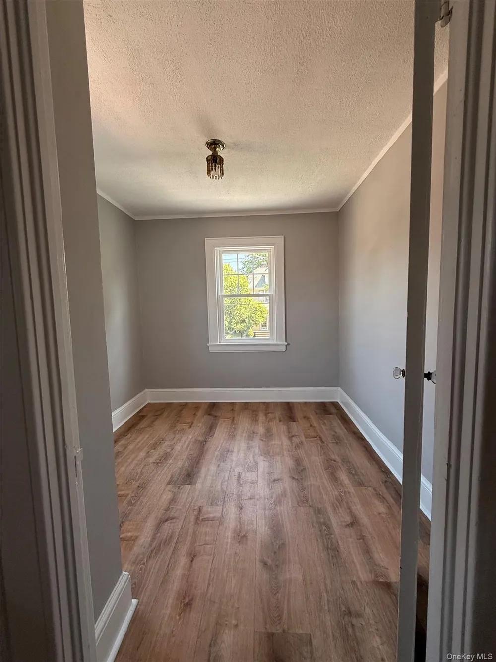 4112 Glenwood Street Little Neck, NY 11363