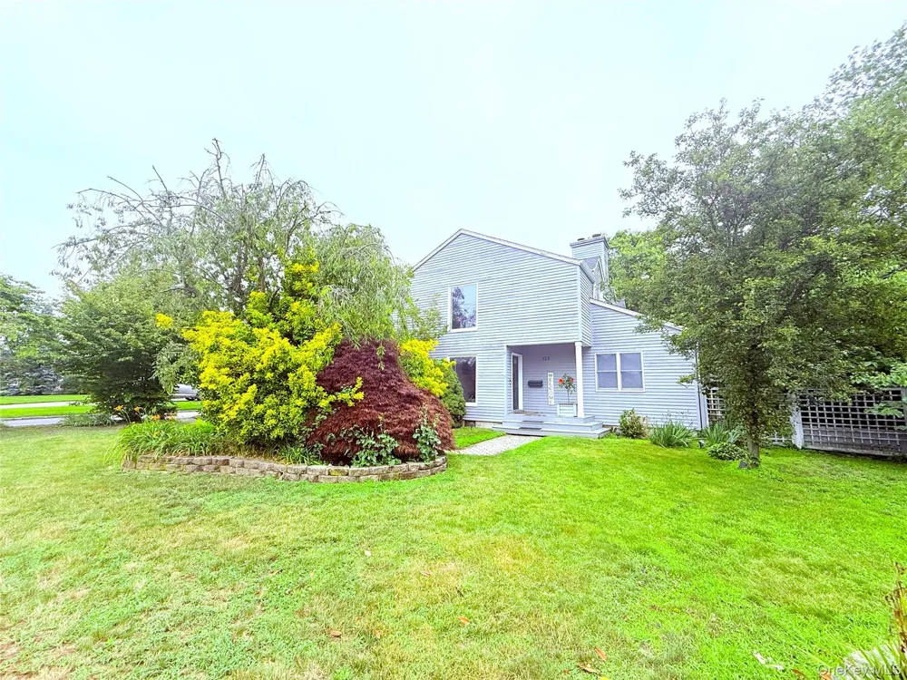 523 Hellwig Lane West Islip, NY 11795