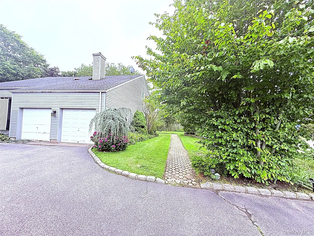 523 Hellwig Lane West Islip, NY 11795