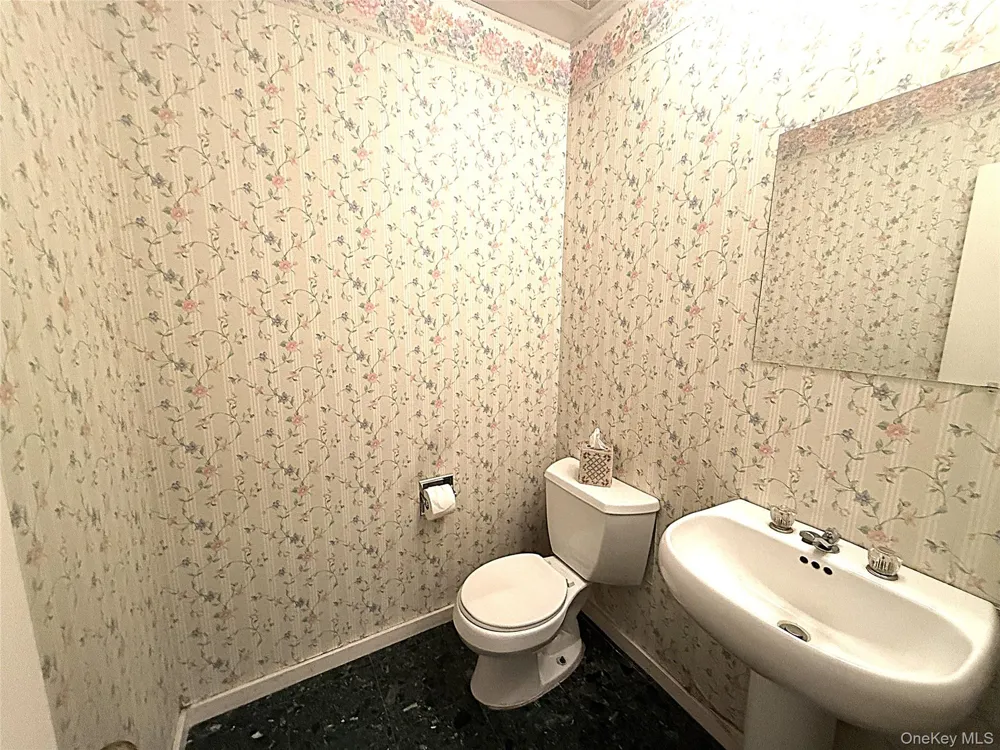 523 Hellwig Lane West Islip, NY 11795