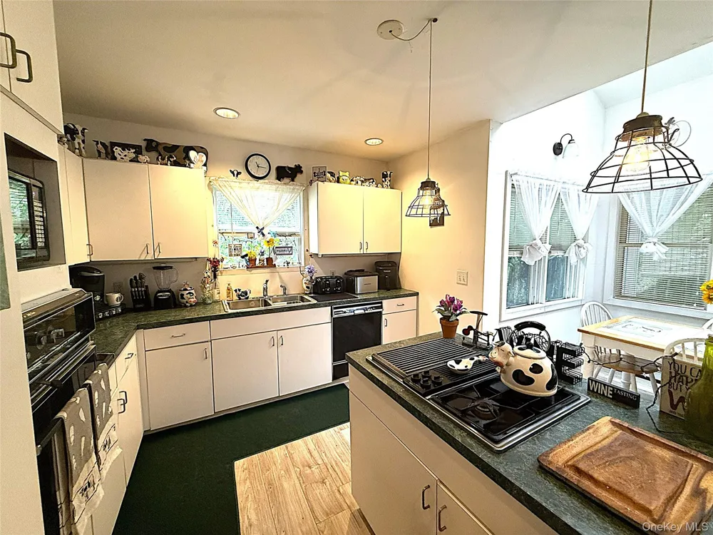 523 Hellwig Lane West Islip, NY 11795