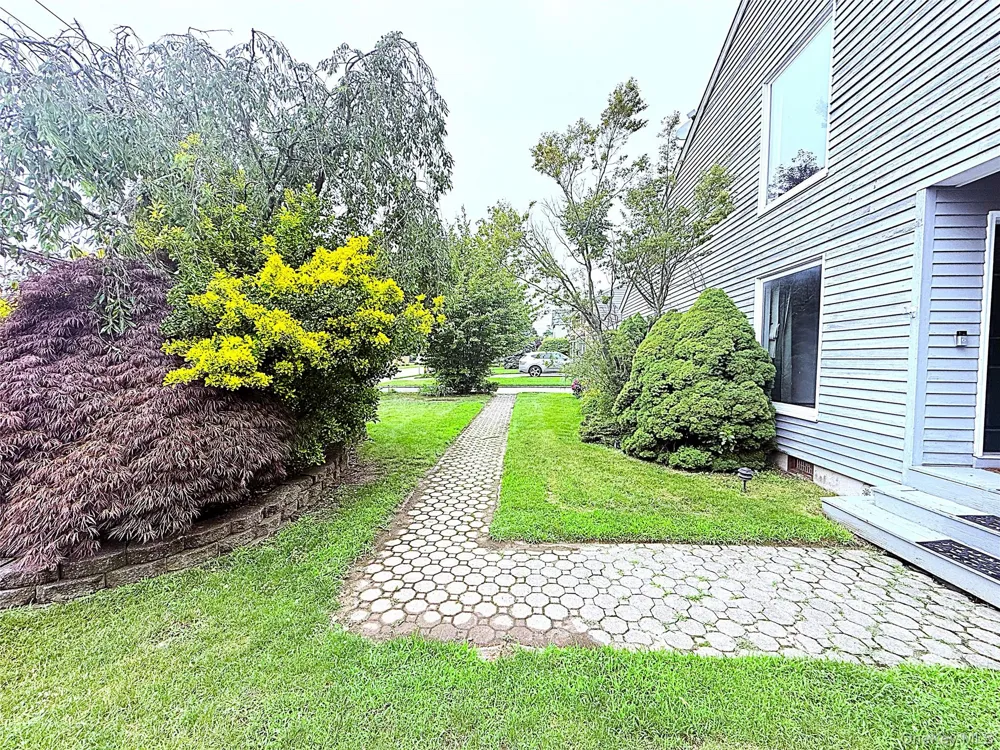 523 Hellwig Lane West Islip, NY 11795