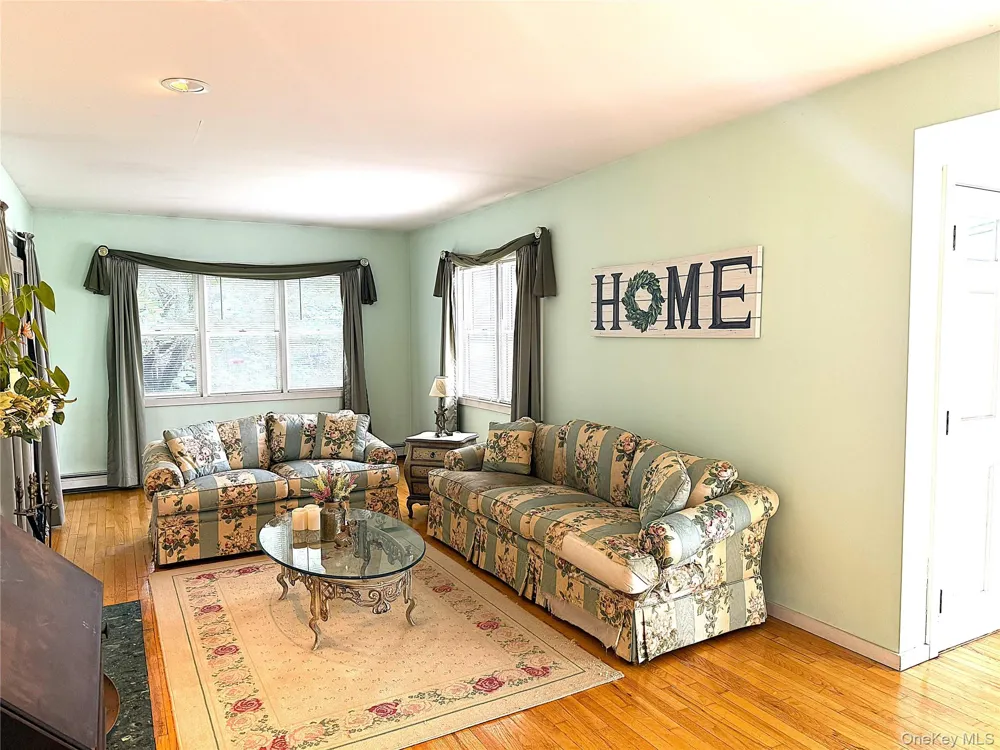 523 Hellwig Lane West Islip, NY 11795