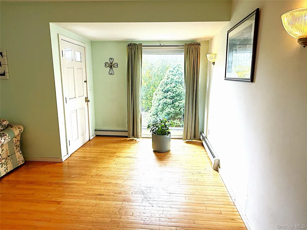 523 Hellwig Lane West Islip, NY 11795