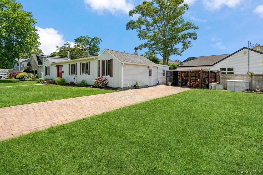 76 Alton Road Babylon, NY 11702