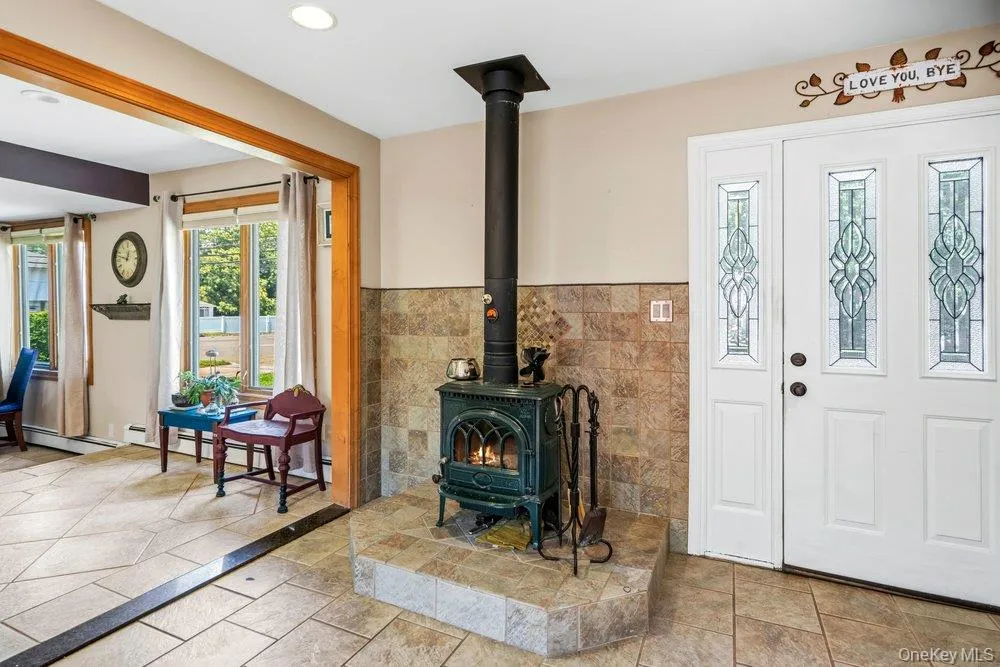 76 Alton Road Babylon, NY 11702