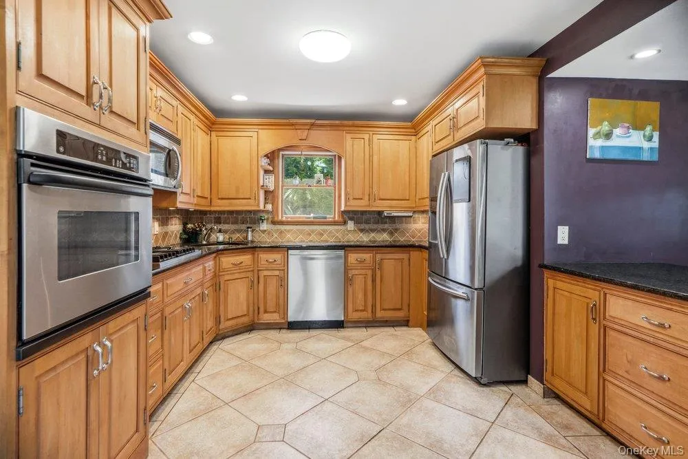 76 Alton Road Babylon, NY 11702