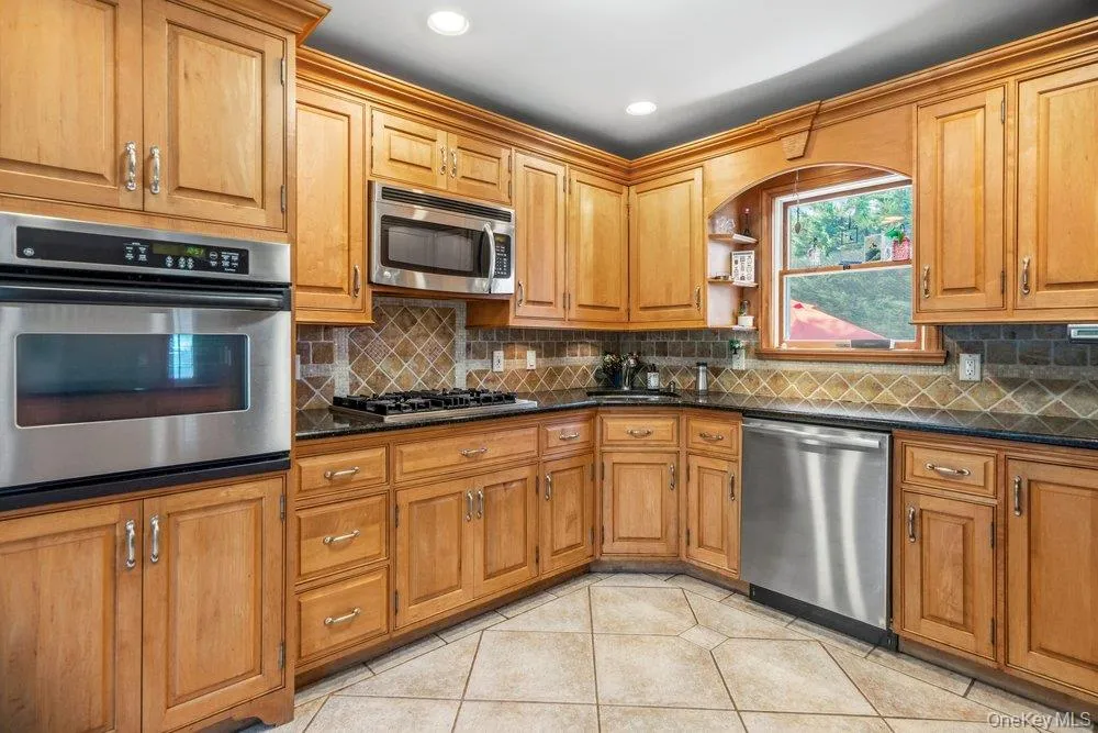76 Alton Road Babylon, NY 11702
