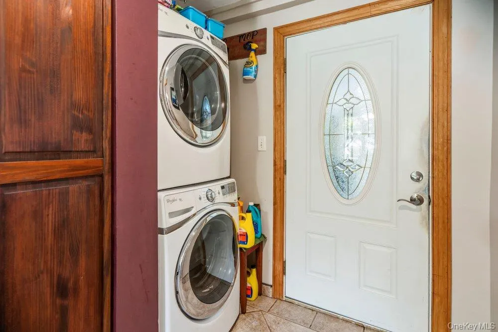 76 Alton Road Babylon, NY 11702
