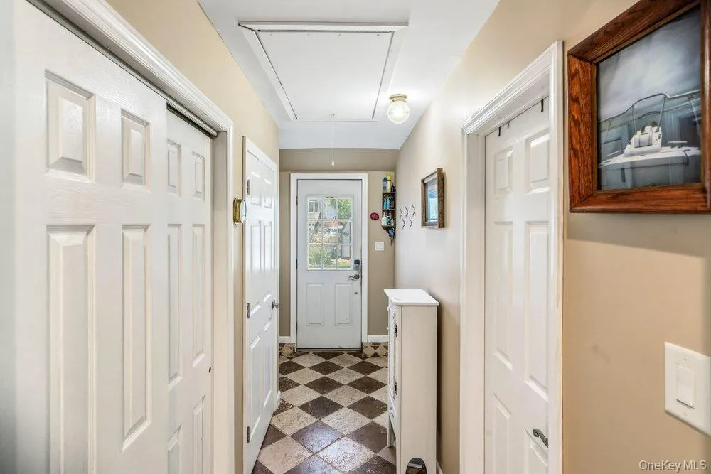 76 Alton Road Babylon, NY 11702