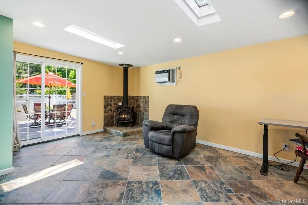 76 Alton Road Babylon, NY 11702