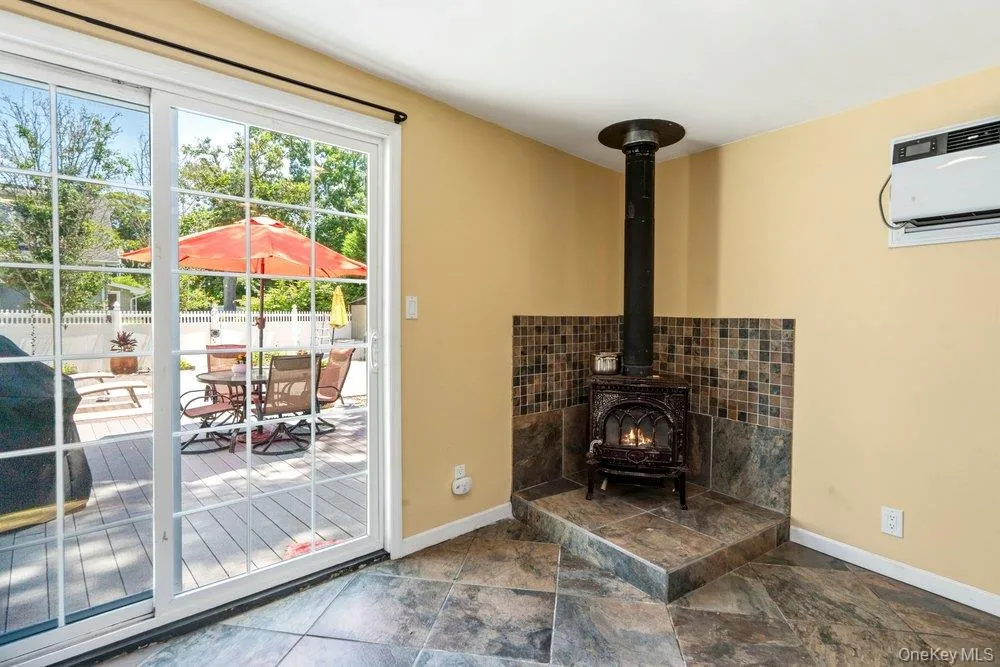 76 Alton Road Babylon, NY 11702