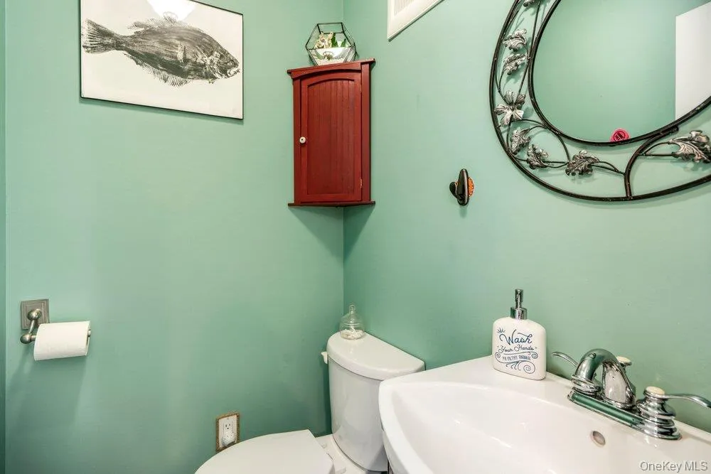 76 Alton Road Babylon, NY 11702
