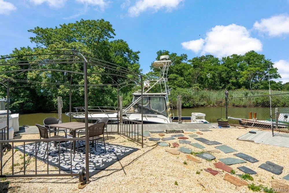 76 Alton Road Babylon, NY 11702