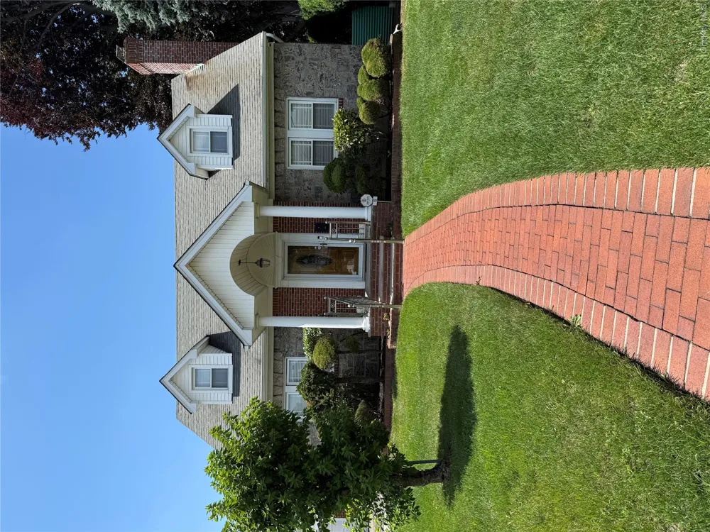 19 Aberdeen Road New Hyde Park, NY 11040