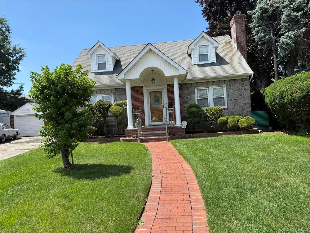 19 Aberdeen Road New Hyde Park, NY 11040
