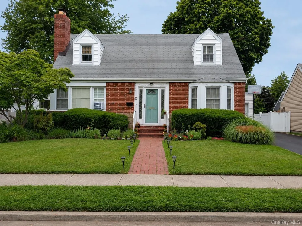 61 Gateway Rockville Centre, NY 11570