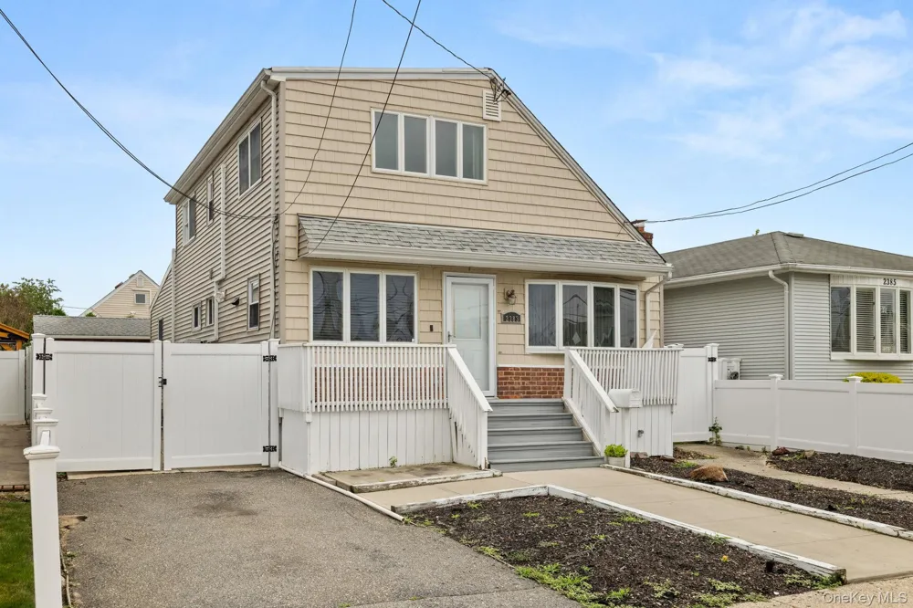 2383 Riverside Drive Wantagh, NY 11793