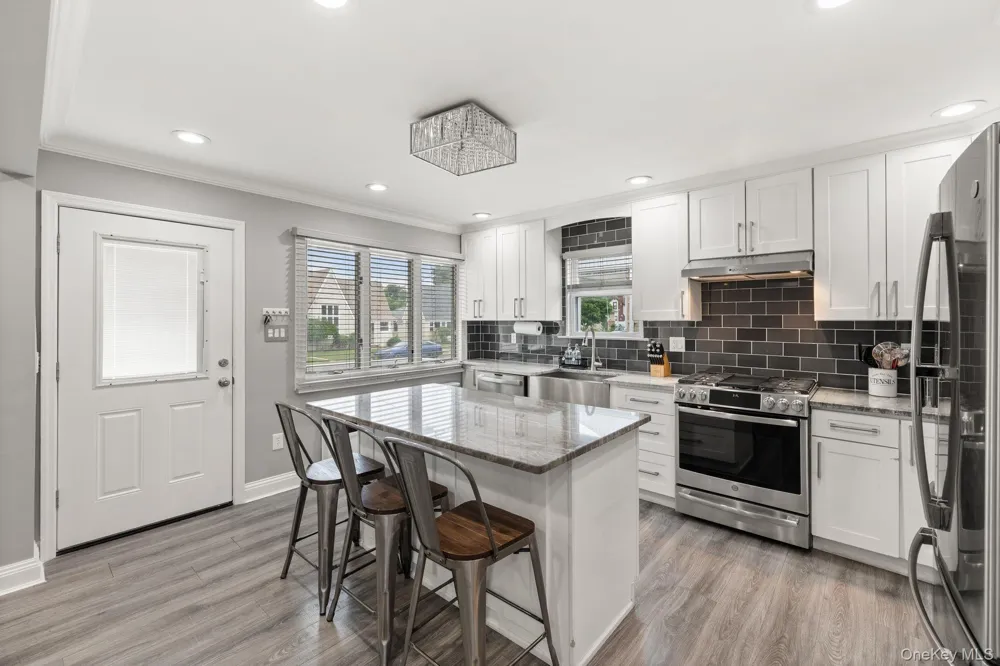 2383 Riverside Drive Wantagh, NY 11793