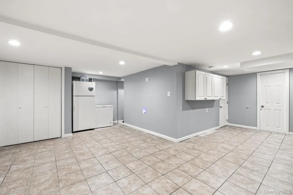 2383 Riverside Drive Wantagh, NY 11793